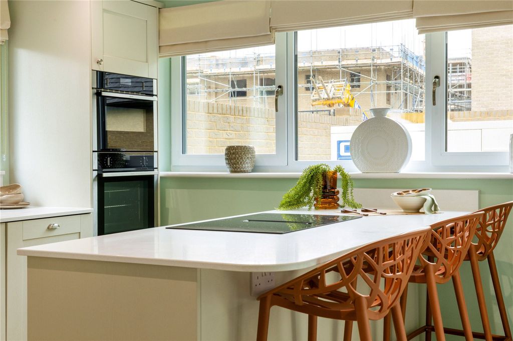 Property photo 2 of 8 Show Home