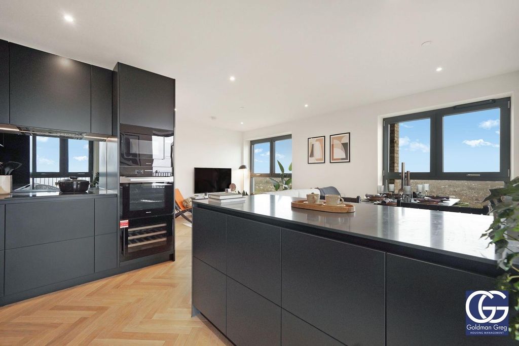 Property photo 3 of 28