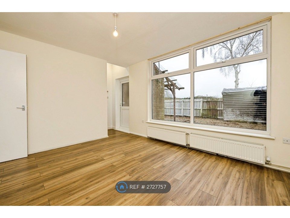 Property photo 3 of 11 Living