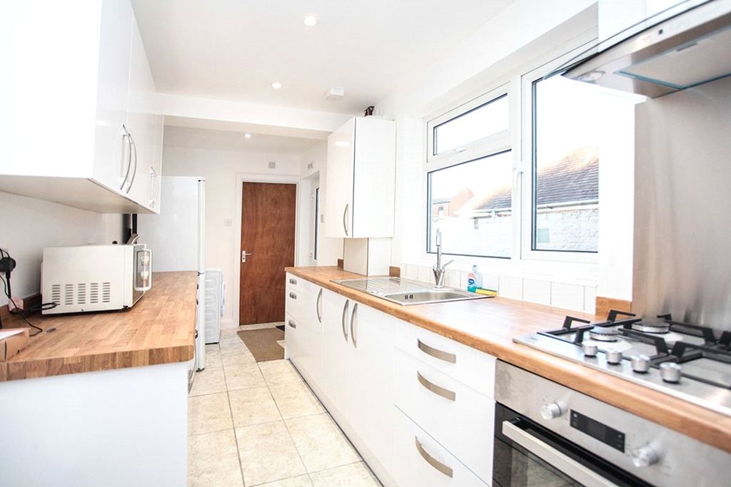 Property photo 3 of 5 Communal Kitchen