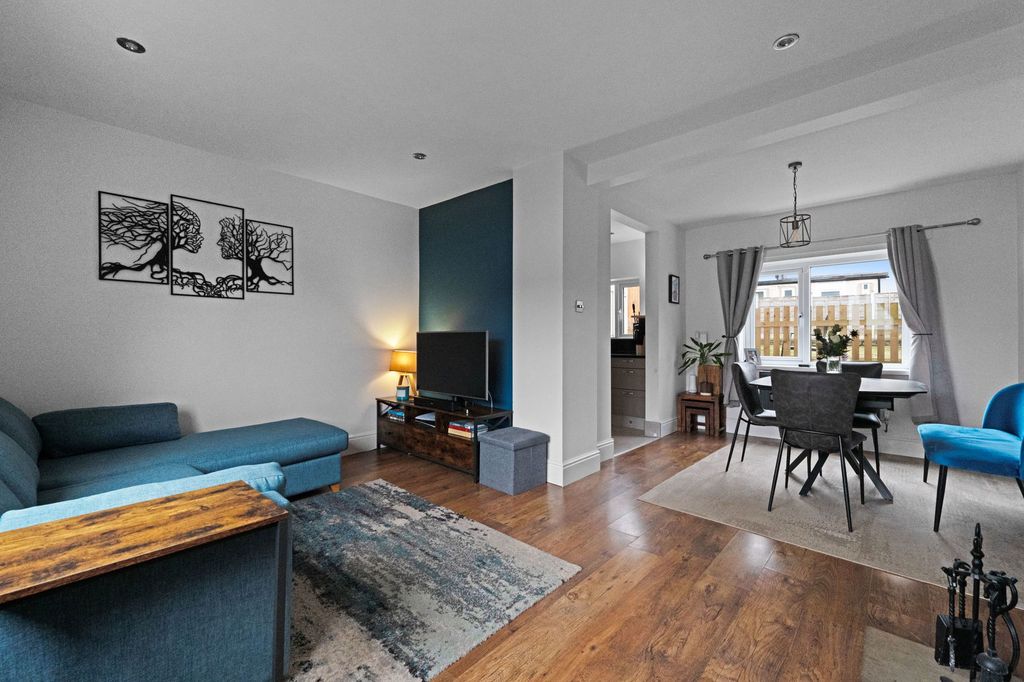 Property photo 3 of 40