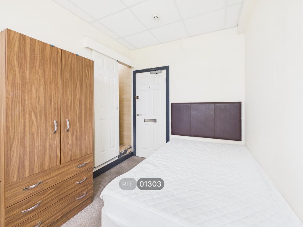 Property photo 3 of 17 Bedroom