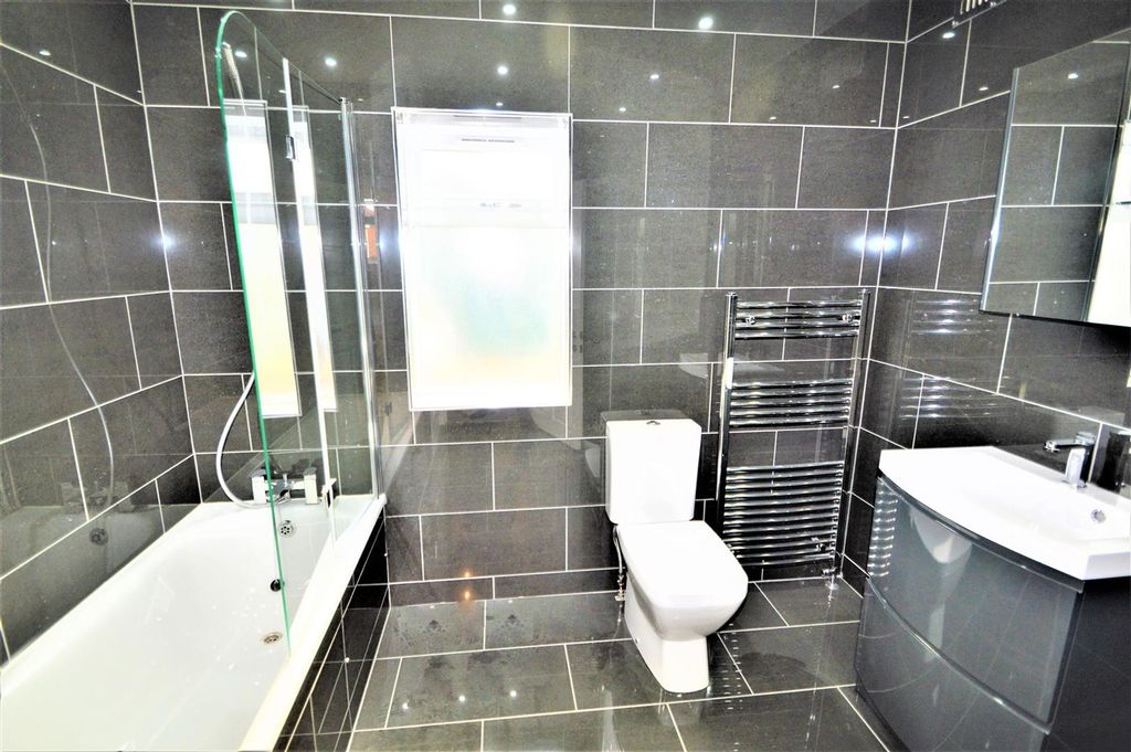 Property photo 2 of 3 Bathroom