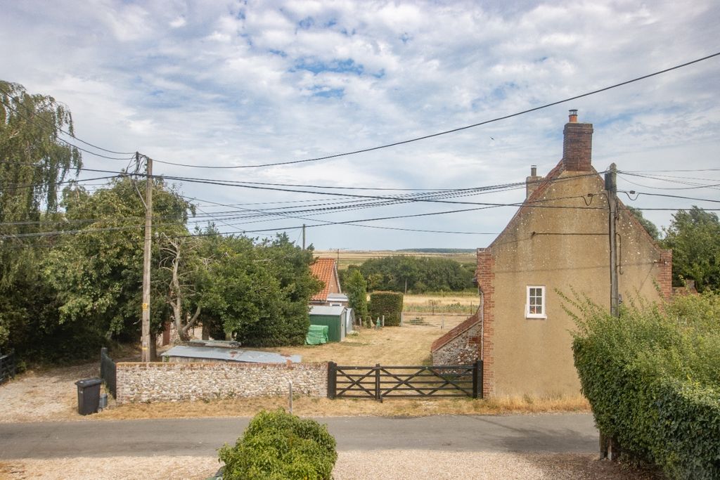 Property photo 2 of 22 4928834