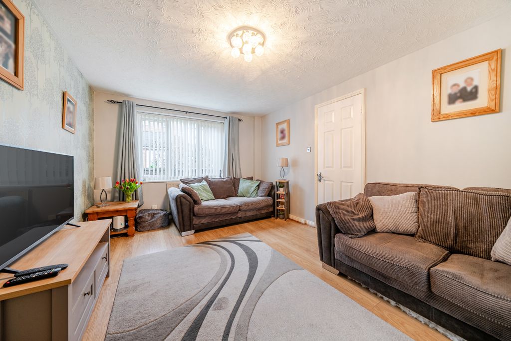 Property photo 2 of 22 Living Room