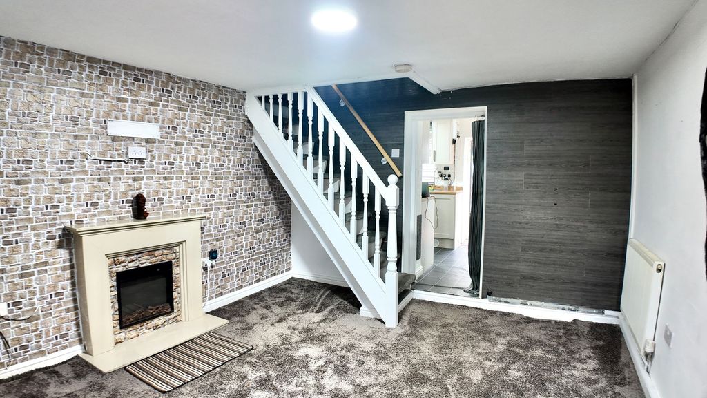 Property photo 2 of 16