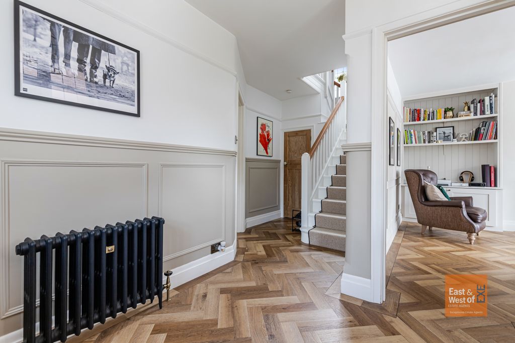 Property photo 2 of 20 A15 - 8 Headon Gardens - 260616
