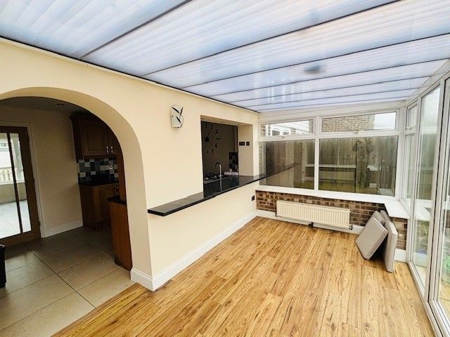 Property photo 2 of 12 Conservatory