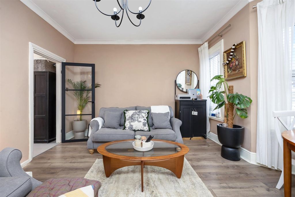 Property photo 2 of 14 Lennox Road_24_Tff-004.Jpg