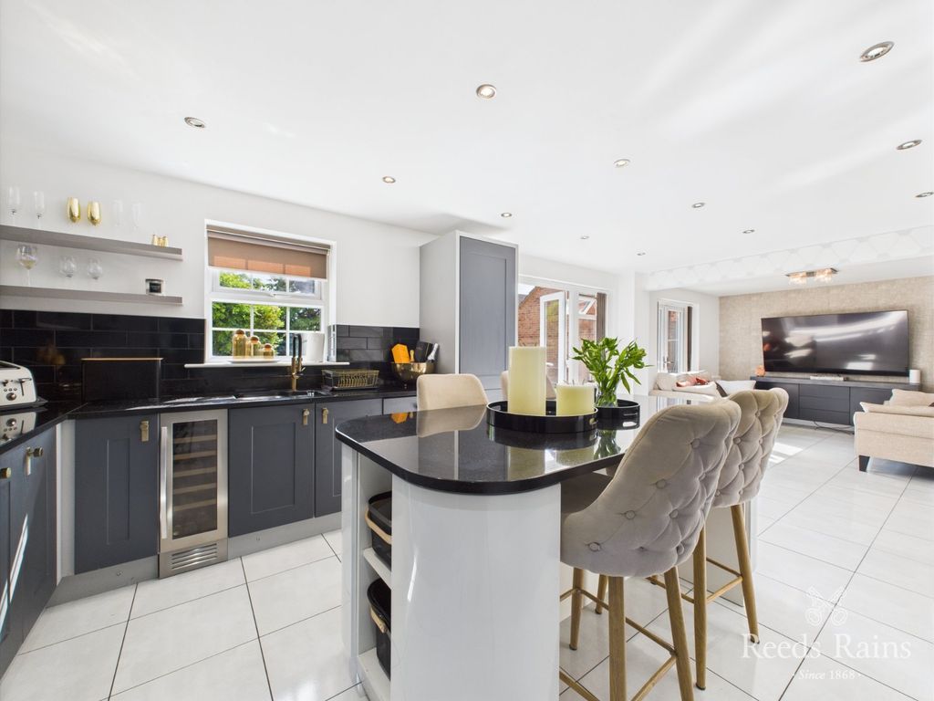 Property photo 2 of 36 Kitchen/Dining/Famil