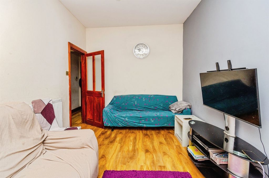 Property photo 2 of 17