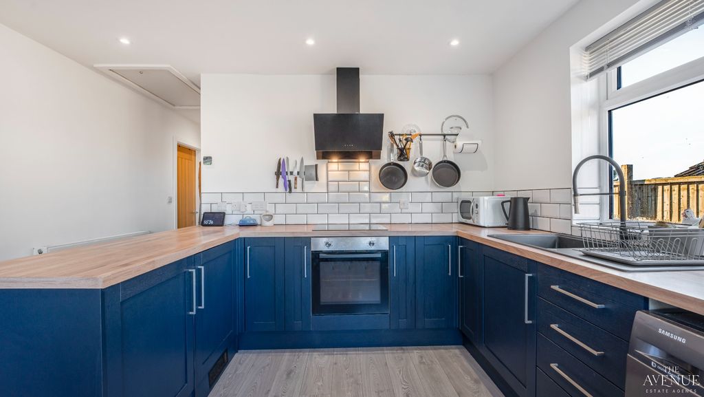 Property photo 2 of 22 4581724