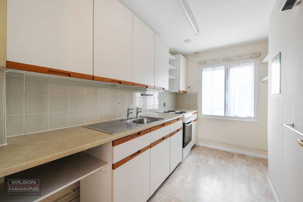 Property photo 3 of 15 2 Betjeman Close - Qwv5Fjoahnu3Gok7Umrl.Jpg