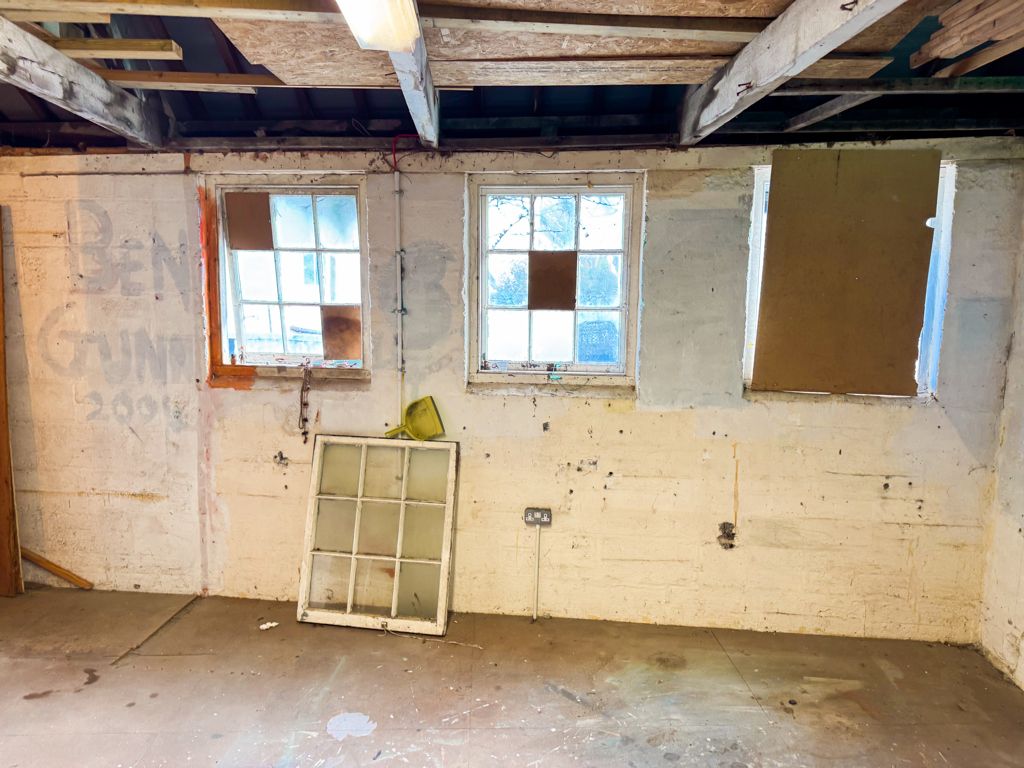 Property photo 3 of 9 Photo 2