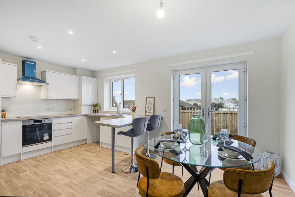 Property photo 3 of 25 Kitchen