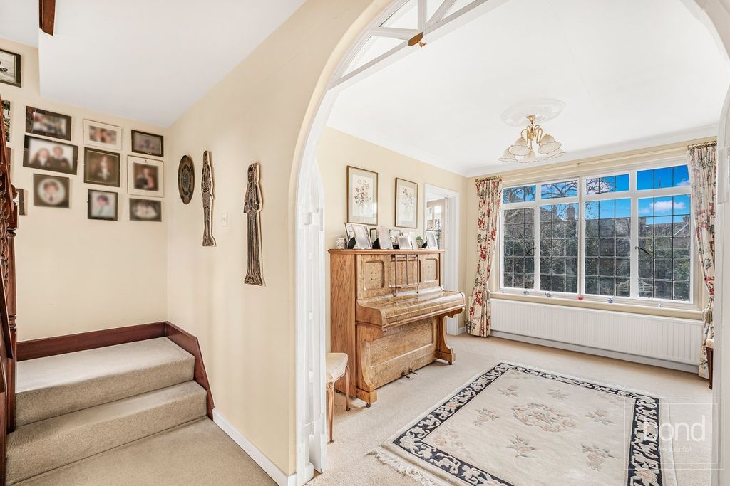 Property photo 3 of 28