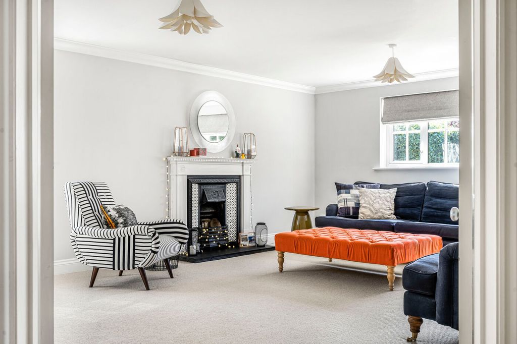 Property photo 2 of 20