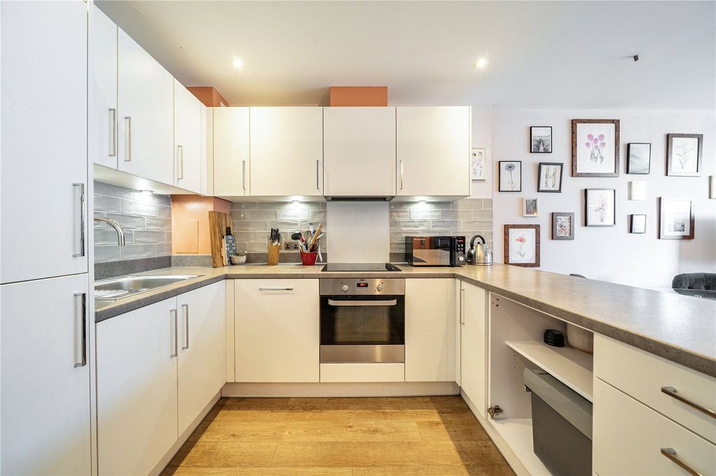 Property photo 2 of 11 Picture No. 35