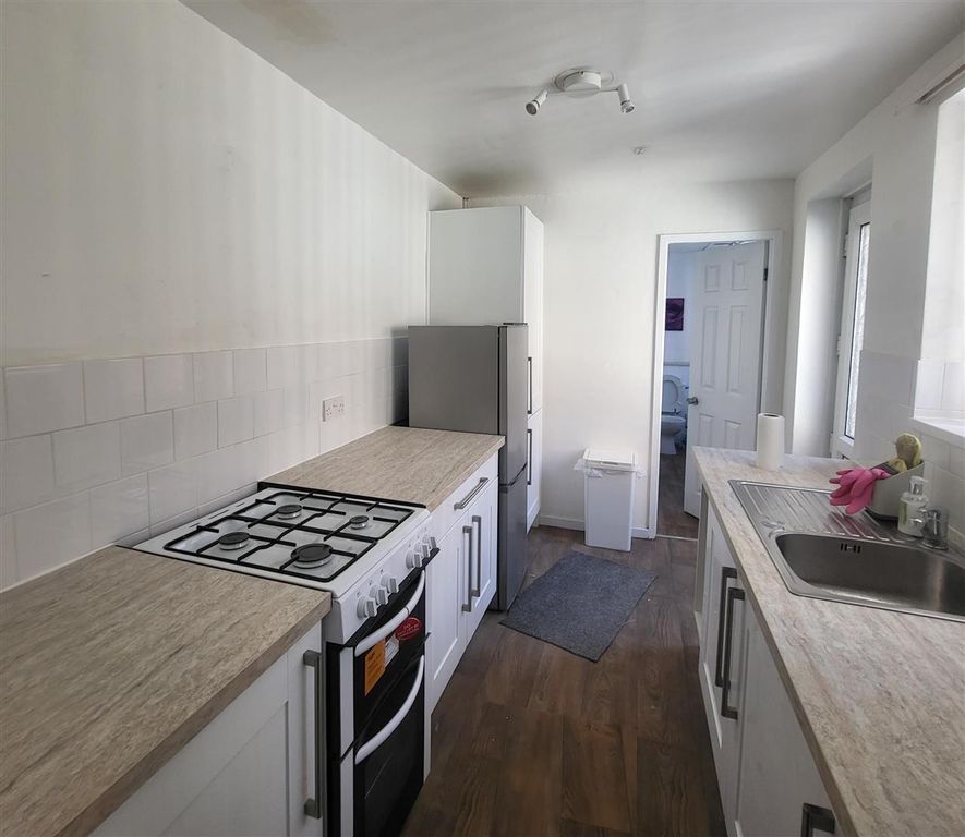 Property photo 3 of 7 13 Eccleston Kitchen.Jpg