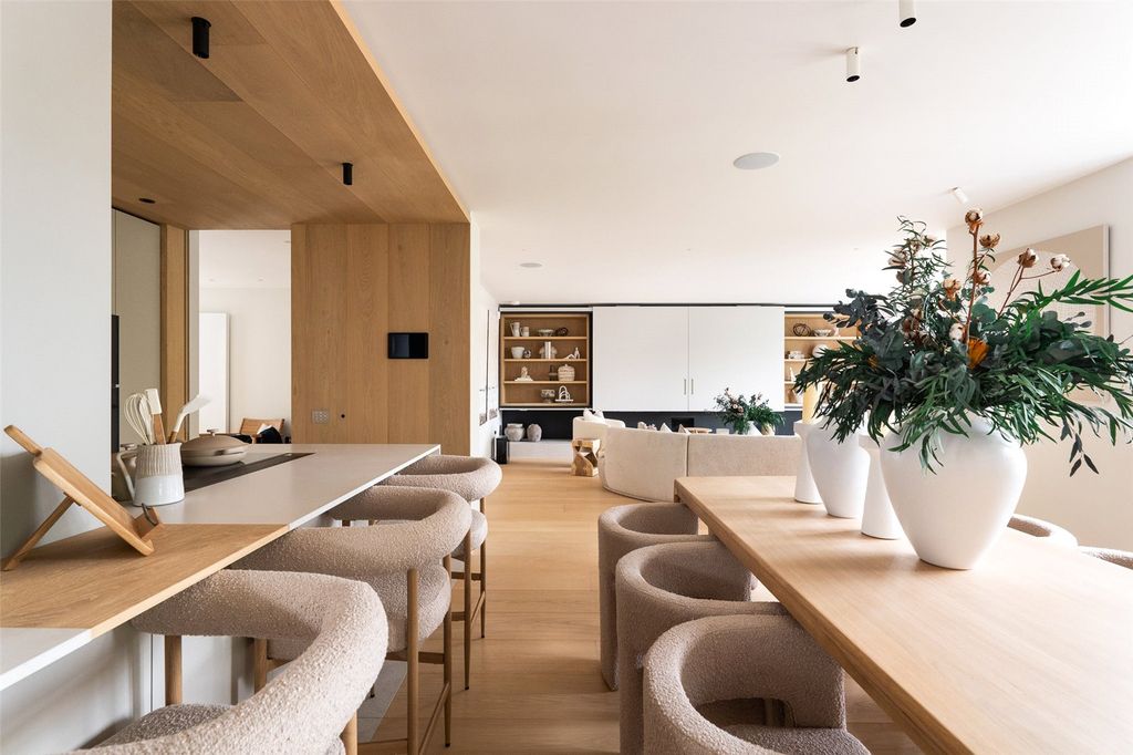 Property photo 3 of 28 Dining