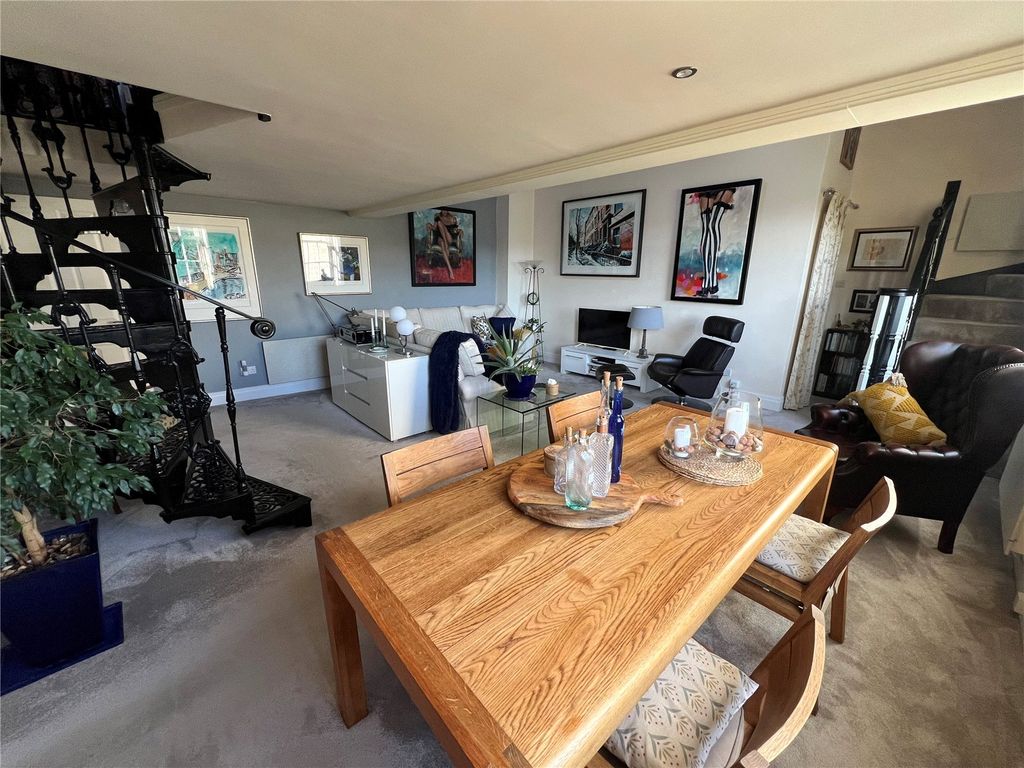 Property photo 3 of 16 Dining Area