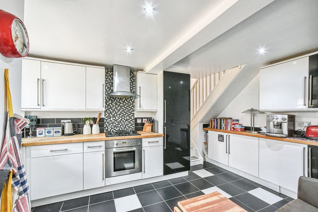 Property photo 3 of 17
