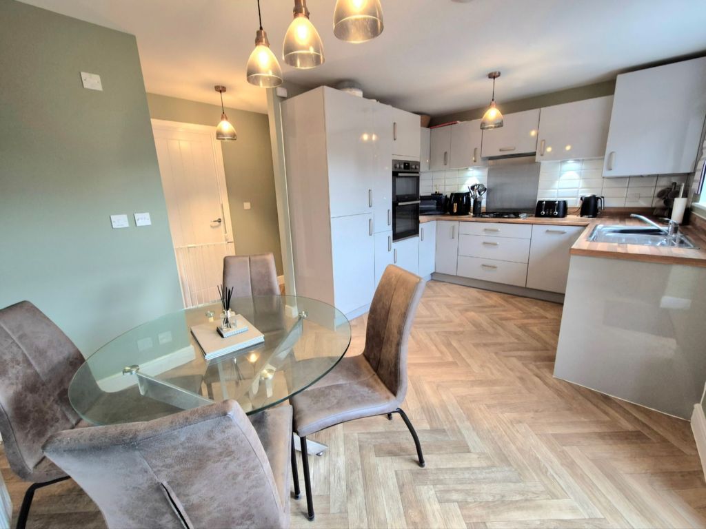 Property photo 3 of 16 Dining Kitchen