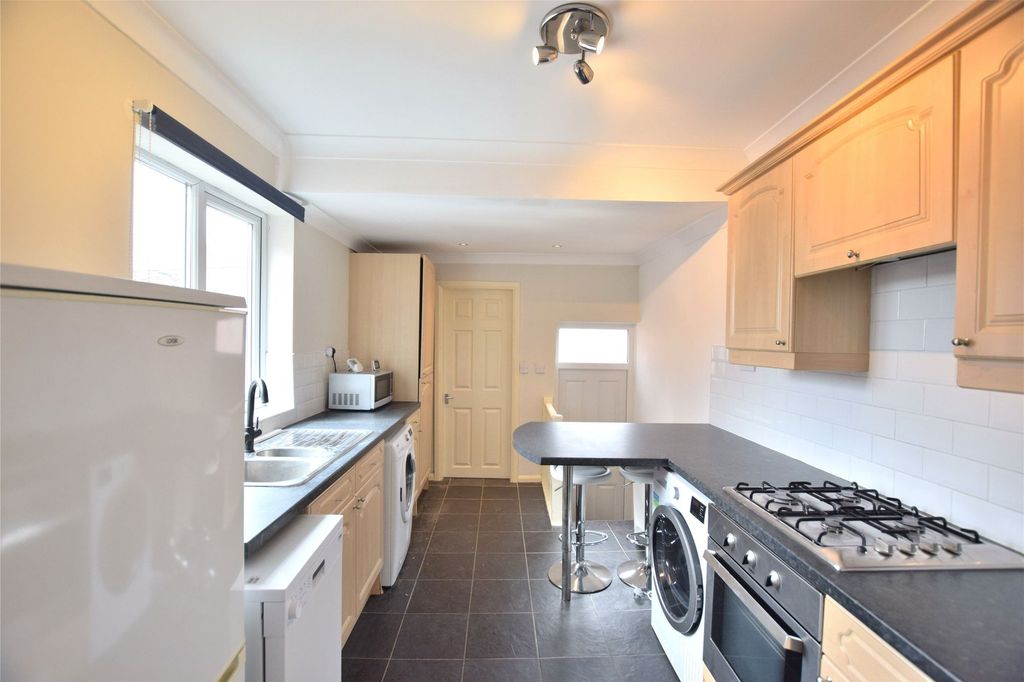 Property photo 1 of 7 Kitchen