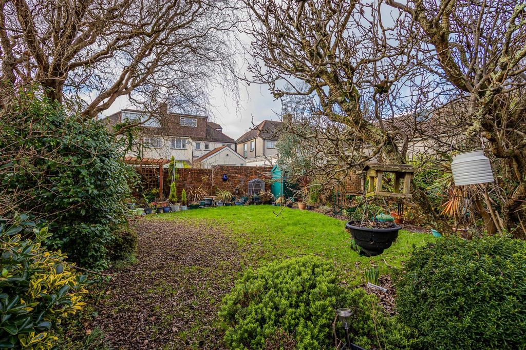 Property photo 2 of 17 Southcourt Road 19 (2 Of 19).Jpg