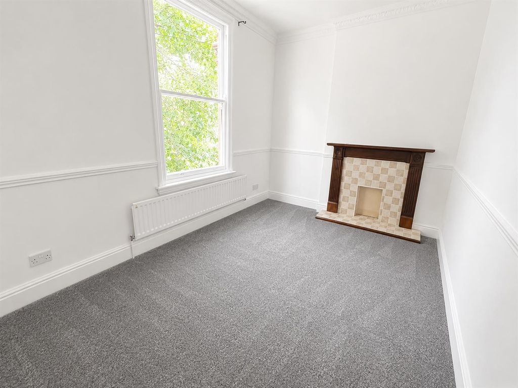Property photo 2 of 5 4