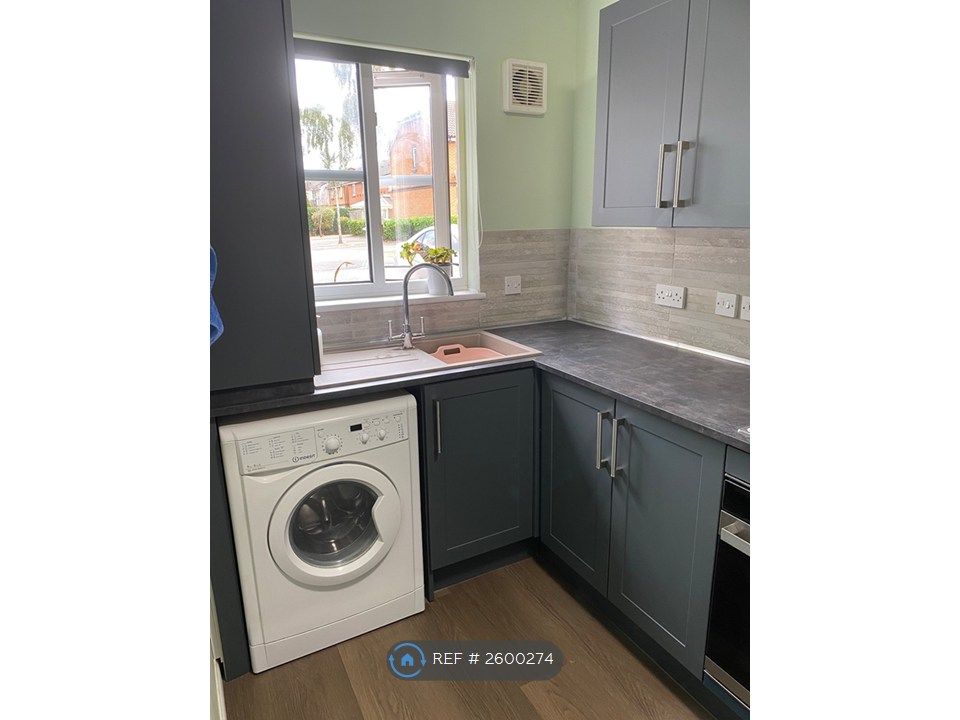 Property photo 2 of 10 Kitchen - Left