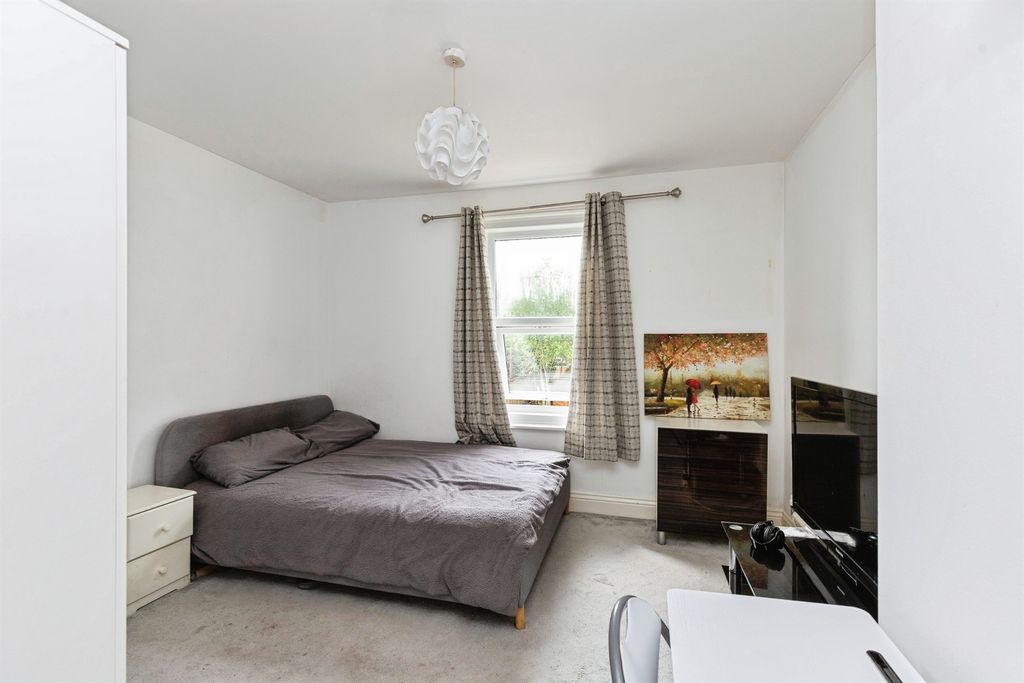 Additional image 8 of 2 bed flat for saleMarkham Road, Bournemouth BH9