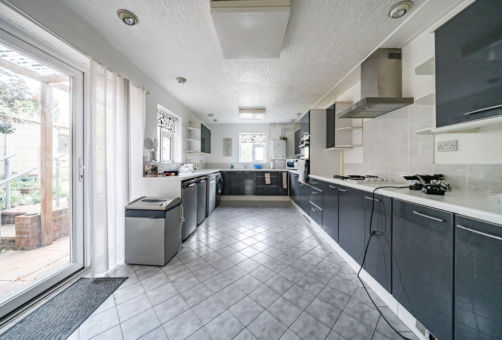 Property photo 3 of 20 1350823-16-68c03A...