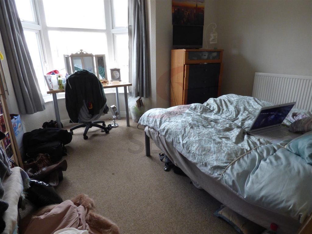 Property photo 3 of 10 Bedroom 1
