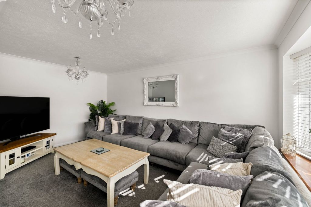 Property photo 2 of 20