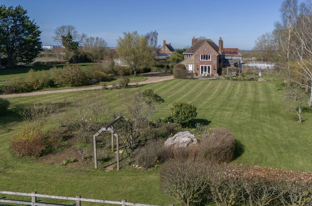 Property photo 1 of 35 13999704