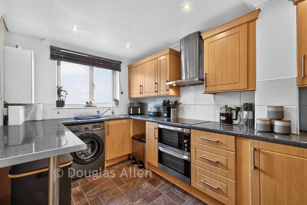 Property photo 3 of 9 Kitchen