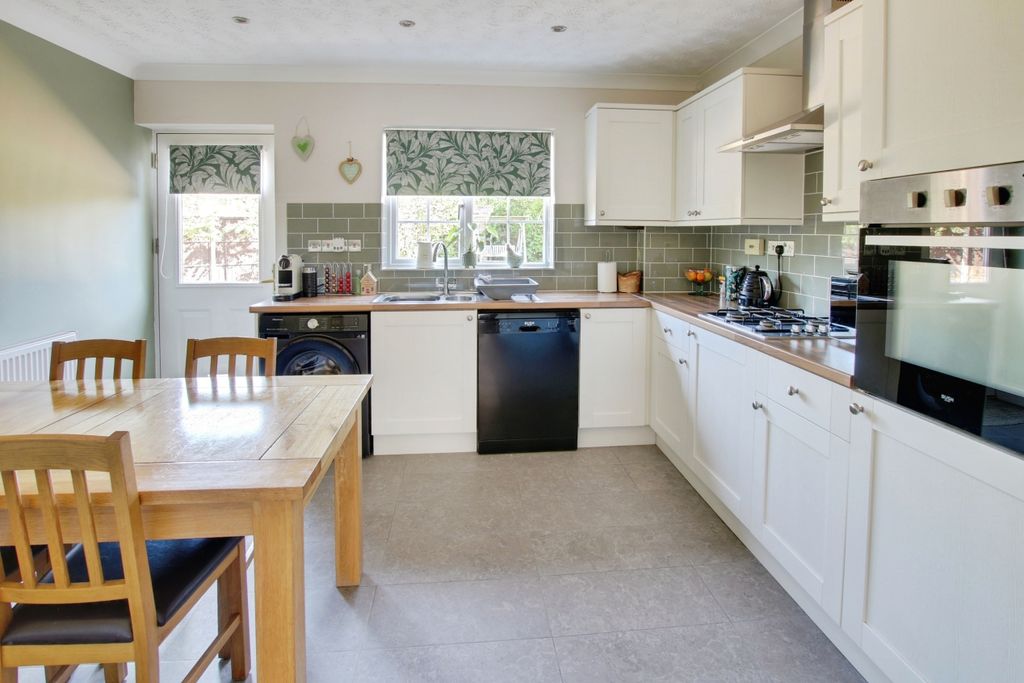 Property photo 3 of 16