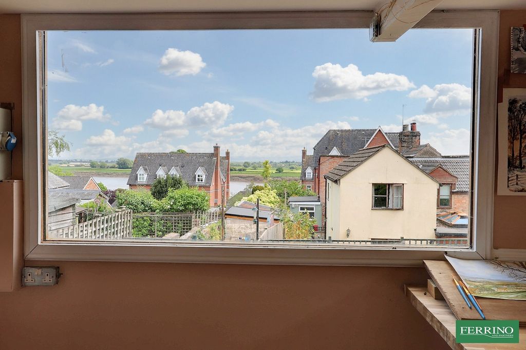 Property photo 2 of 27 Studio