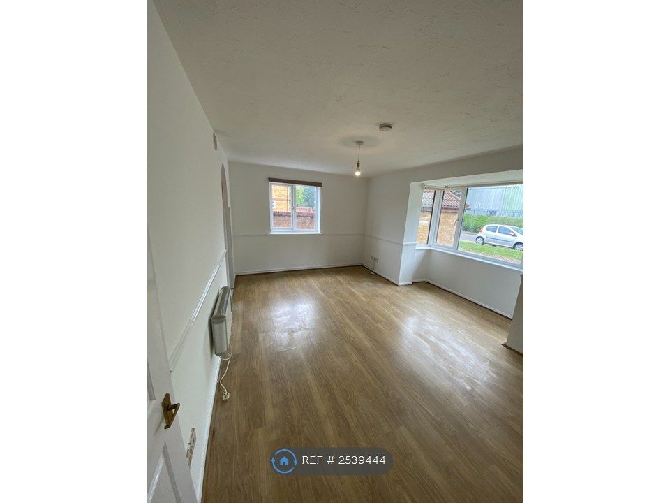 Property photo 2 of 6 Living/Sleeping