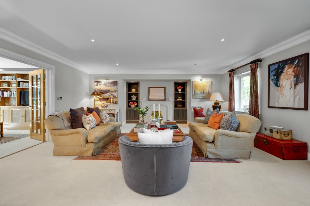 Property photo 3 of 15 Sitting Room