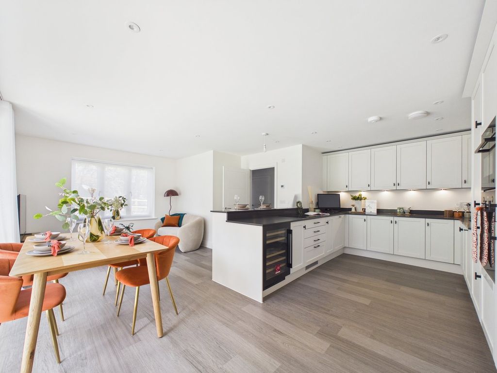 Property photo 2 of 27