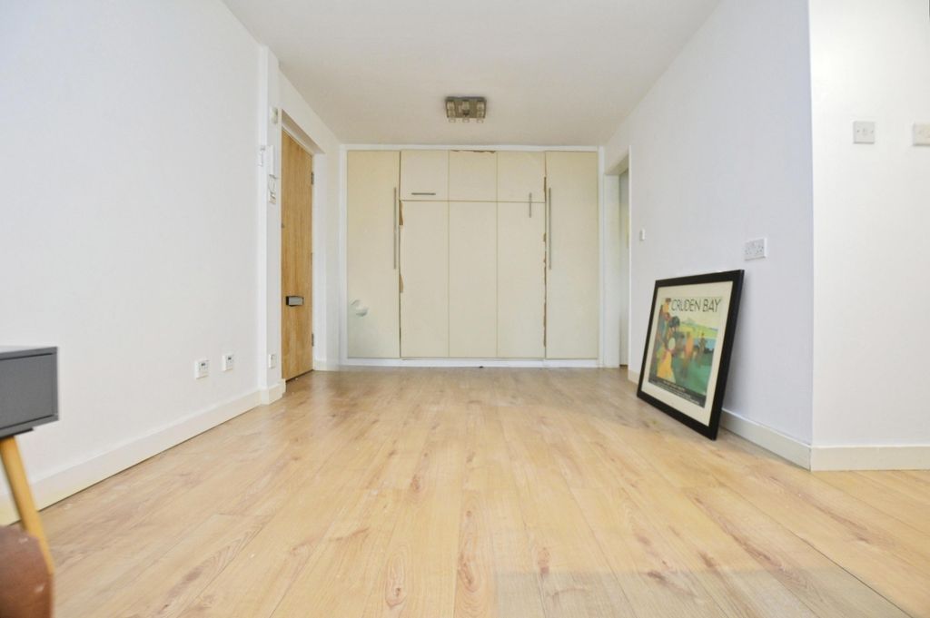 Property photo 2 of 8 Pbox-Img.Jpg