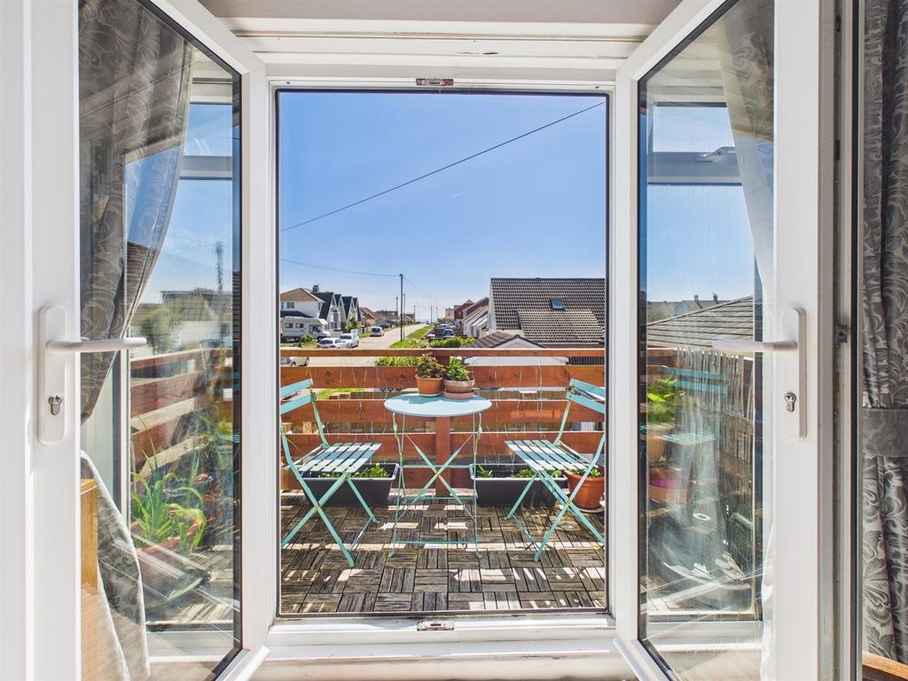 Property photo 1 of 21 Lounge Patio Doors