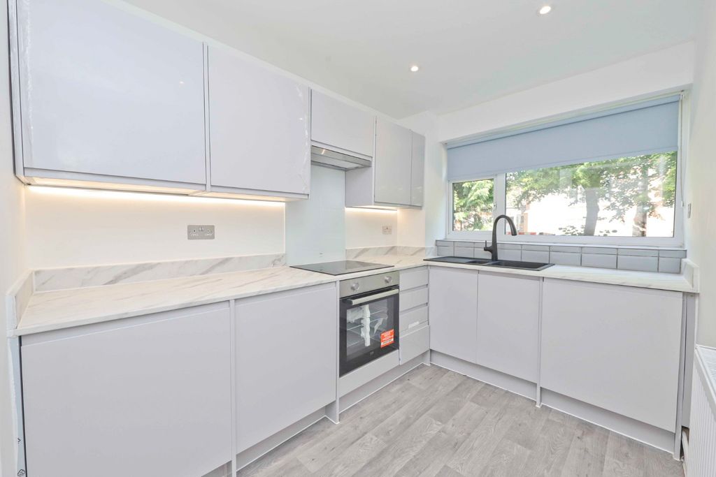Property photo 2 of 7 4216432