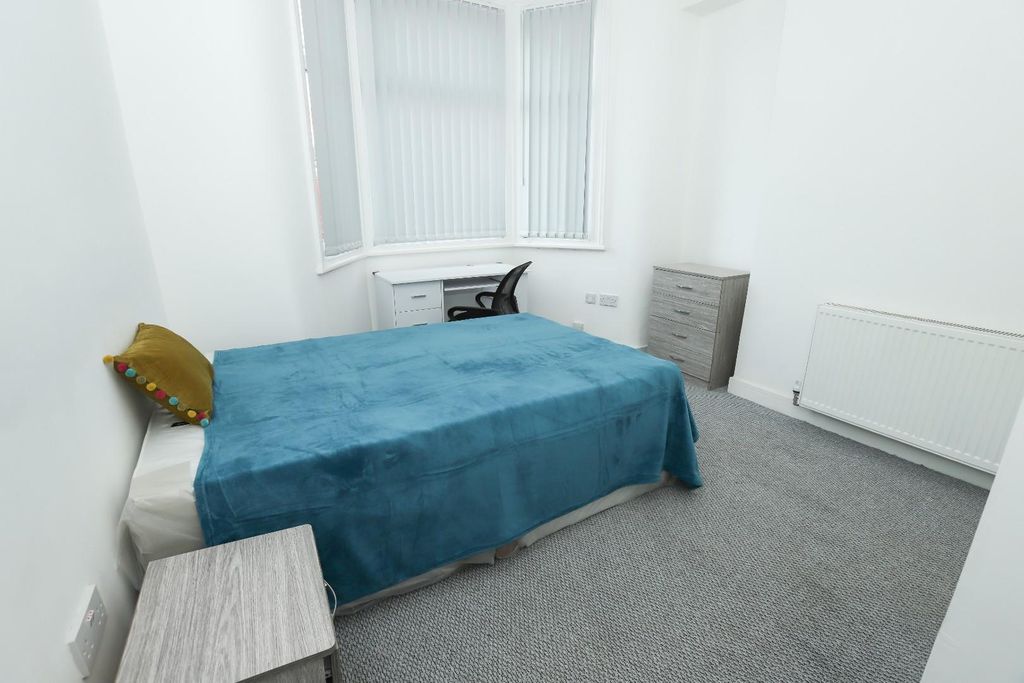 Property photo 1 of 27 81 Westbourne #4.Jpg