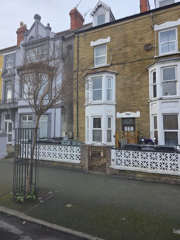 Property photo 1 of 8