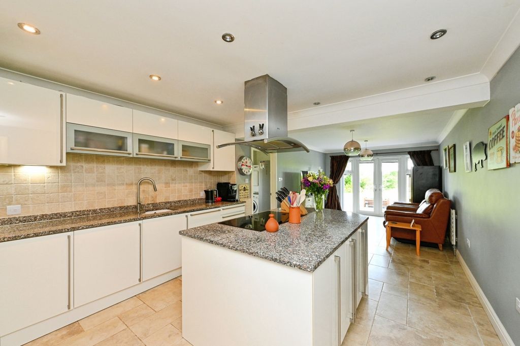 Property photo 3 of 28 Pbox-Img.Jpg