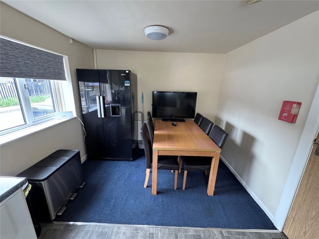 Property photo 2 of 8 Picture No. 15