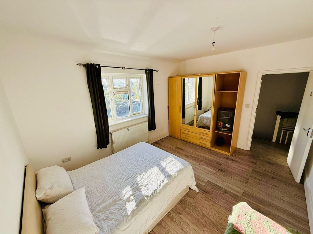 Property photo 1 of 4